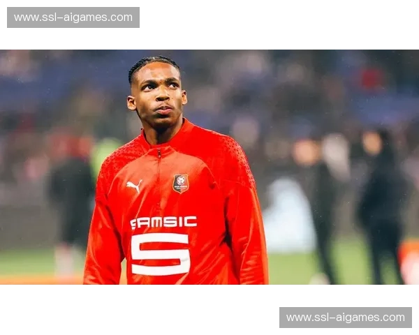 雅凯早期伤病阻碍发展，雷恩后卫技术领袖特质曾因奥施二氏病受影响